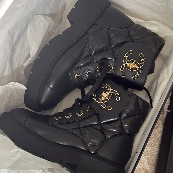 CHANEL Lambskin & Calfskin Combat Boots/Glossy Leather - Picture 4 of 9